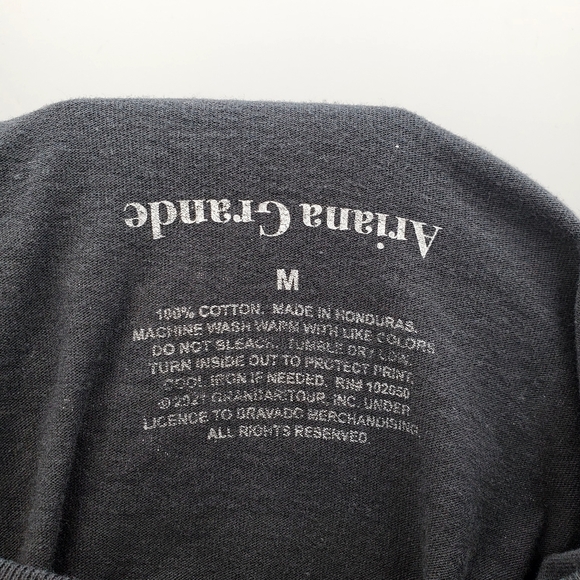 Ariana Grande Life Concert Tour 2019 T Shirt Long Sleeeve Size Medium - Picture 6 of 7